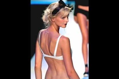 En el verano del 2005, las jóvenes promesas apuestan por el blanco y un aire muy de los años cincuenta.