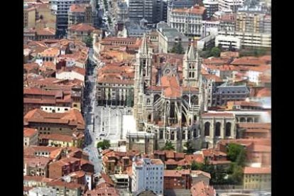 Plaza de la catedral, con los edificios levantados a su alrededor
