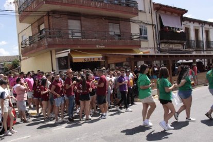 Las peñas toman el protagonismo de las fiestas de Boñar CAMPOS