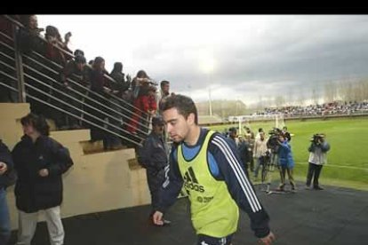 Xavi se dirige a los vestuarios.