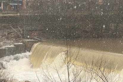 El Bernesga también lleva un importante caudal.DL