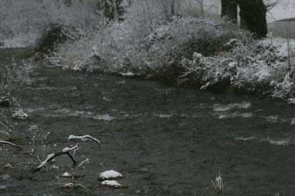 El temporal ha puesto en alerta a varios ríos de la provincia. FERNANDO OTERO