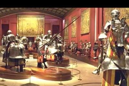Tras un largo periodo de restauración, se reabre al público la Real Armería, a partir del mes de junio de 2.000.