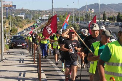 La columna minera caminó 38 kilómetros con colas de coches a sus espaldas.
 Foto: Norberto.
