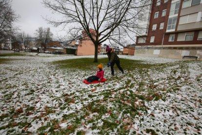 Nieve en Ponferrada. CÉSAR SÁNCHEZ / ICAL