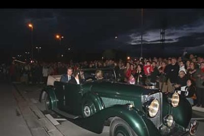 La llegada a la gala no pudo ser más glamurosa. Los lujosos coches de la colección de Luis del Olmo, transportaron a algunos de los invitados.