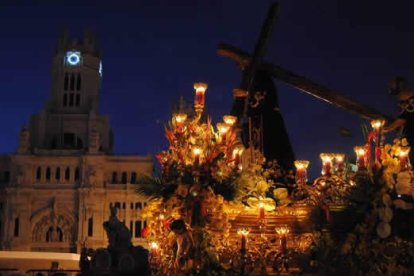 El Nazareno, ante el Ayuntamiento y la Cibeles. DL