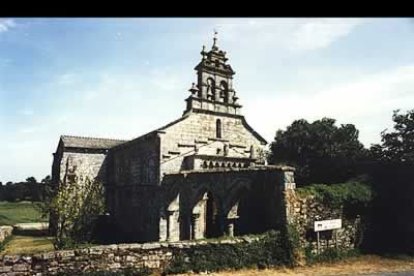 A la salida de Palas, después de pasar por el «Campo dos Romeiros», donde los peregrinos se reunían al salir el sol, se encuentra el antiguo monasterio de San Salvador de la Orden de Santiago.