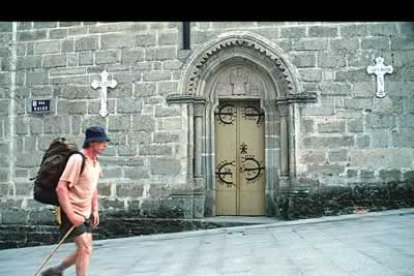 Sarria tiene entre sus edificios más destacados la iglesia del Salvador (en la imagen) pero también el hospital de San Antonio y el convento de la Magdalena conservan rasgos románicos.