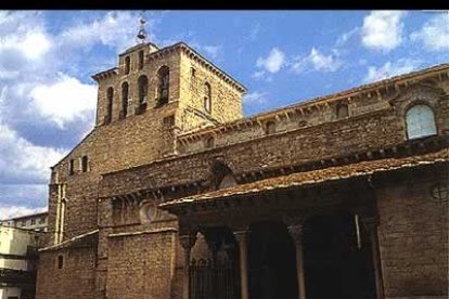 Este monumento representa la esencia del románico, por algo se le conoce como «la primera catedral románica de España».