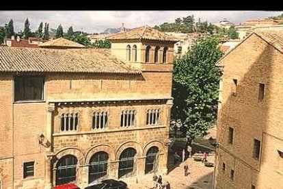 Conocido también como «Palacio de los Duques de Granada de Ega» es el único edificio románico de carácter civil existente en la Comunidad Foral.