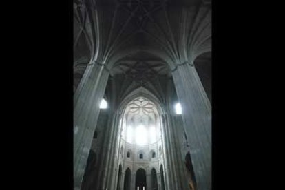 Aunque tiene algo de románico, la catedral de Santo Domingo, cuya construcción inició el Santo en 1098, es una mezcla de románico y gótico, con una torre barroca.