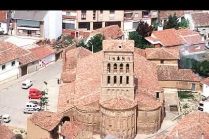 Se considera que fue una de las primeras iglesias románicas españolas en que se reemplaza la piedra por el ladrillo.