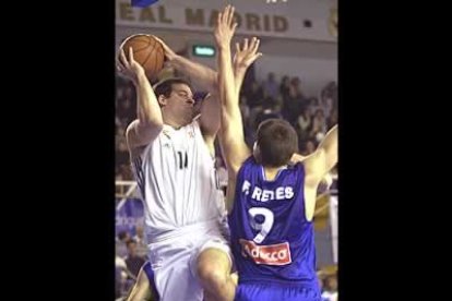 Uno de los veteranos de la selección. Sabe buscarse el tiro y tiene un extraordinario semigancho. En defensa, es duro superarle. Su corpulencia le permite lucha contra pívots de mayor altura.