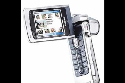 La nueva serie de modelos Nokia son cámaras de fotos, de vídeo y reproductores musicales. El modelo N 90 es la estrella del conjunto, y sus prestaciones como cámara son altísimas.
