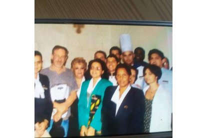 Con Steven Spielberg (segundo por la izquierda). DL
