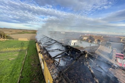 La casa incendiada es una antigua fábrica de curtidos que había sido restaurada y habilidad como
vivienda. BOMBEROS DE LEÓN .