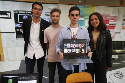 La plataforma de películas creada por Rubén Bécares, Nicolás Álvarez, Marcos Catrillo y Miranda Baelo, es una interfaz que además permite puntuar las películas. RAMIRO