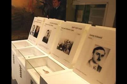 Para causar mayor impacto se ha registrado el testimonio directo de testigos y supervivientes y se ha suprimido a conciencia cualquier interferencia de historiadores o expertos