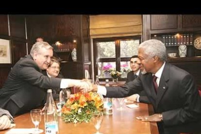 El secretario general de la ONU, Kofi Annan, reiteró que la organización que lidera debe «permanecer eternamente vigilante ante la erupción del antisemitismo y el racismo».