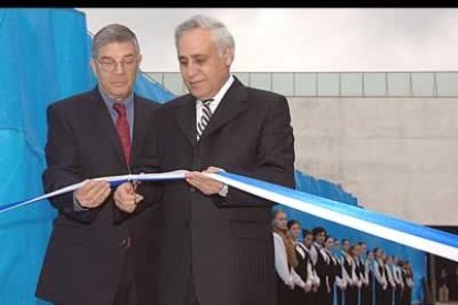 La ceremonia han sido seguida por centenares de personas, entre los que se encontraban los máximos representantes políticos de Israel, así como decenas de supervivientes del Holocausto.