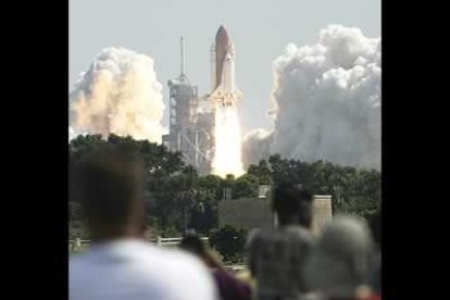 Despegó desde la base estadounidense de Cabo Cañaveral en Florida, marcando el reinicio de los vuelos tripulados estadounidenses tras 30 meses.