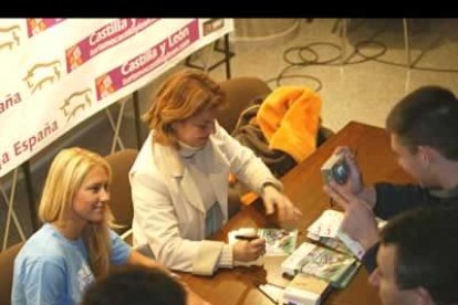 Anna Kournikova llegó a León para jugar un partido de exhibición con la ex tenista española Arantxa Sánchez Vicario.
