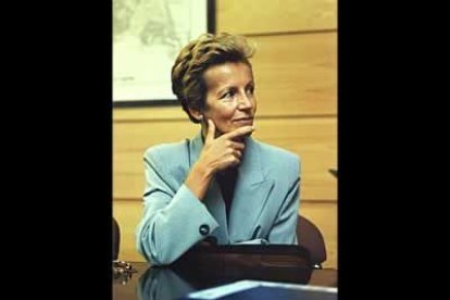 Otra gallega completa el equipo de Zapatero. Se trata de la ourensana Elena Salgado como ministra de <b>Sanidad</b>. Fue secretaria general de Comunicaciones y directora del Teatro Real.