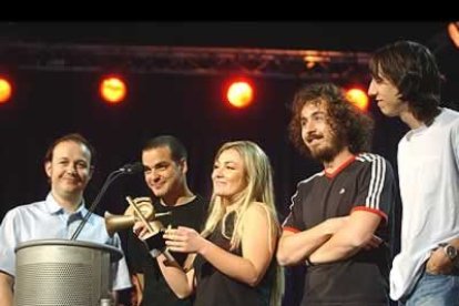 Los componentes de la Oreja de Van Gogh recogieron dos galardones, incluido el de mejor álbum pop.