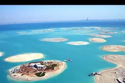 Un complejo turístico de hoteles y residencias, destinado a Europa, basado en una mezcla de turismo de sol y playa, paraíso consumista de calidad y exotismo cultural.