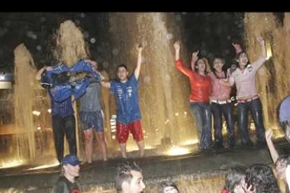 La alegría por el triunfo del asturiano se prolongó hasta altas horas de la noche.