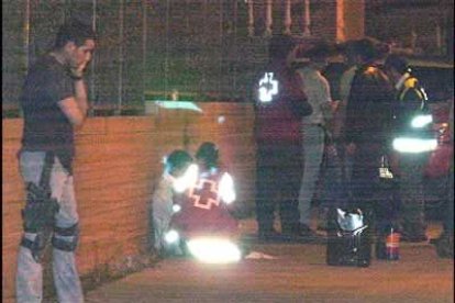 Los terroristas, que estaban en el fondo del salón de la casa, activaron en ese momento un artefacto explosivo de al menos 10 kilos que tenían a menos de un metro de distancia.