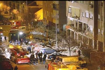 Dos de las plantas del edificio se derrumbaron por la voracidad y virulencia de la onda expansiva. Las paredes de la fachada se desintegraron totalmente.