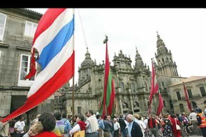 La catedral sirvió de marco de encuentro a todos aquellos descendientes de los que una vez crearon los pendones para distinguirse de sus enemigos en las batallas.