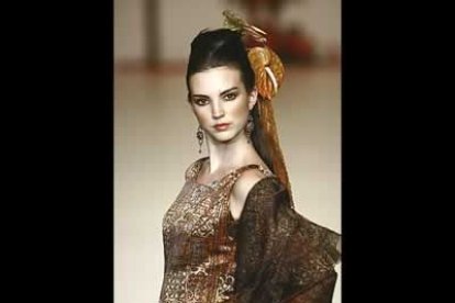 Luego llegaron los modelos más sofisticados, en grises y negros con algún toque de rojo, confeccionados a base de cuero y pieles.