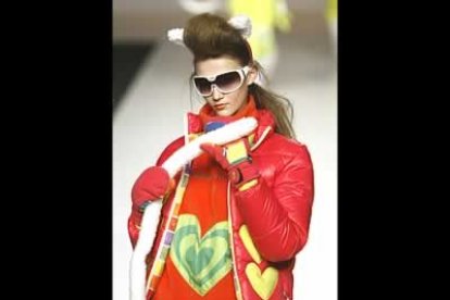 La nota más diferenciada la puso Ágatha Ruiz de la Prada que, siempre ampliando los horizontes de su factoría, ha creado una colección para esquiar, más concretamente para hacer snowboard.