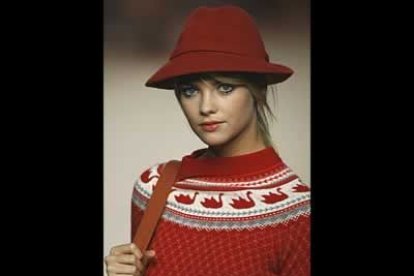 El dúo Ailanto presentó hoy en Pasarela Cibeles sus propuestas para este otoño/invierno 2007 en una colección que de nuevo se inspira en la naturaleza para mostrar a una mujer bohemia e intelectual que viste con los colores propios del paisaje otoñal.