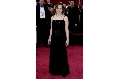 Descripción: 
La canadiense Ellen Page, nominada por su papel en «Juno», optó por el color negro para su vestido.