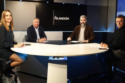 Elena Rodríguez, Joaquín S. Torné, Roberto Núñez y Reguero. RAMIRO