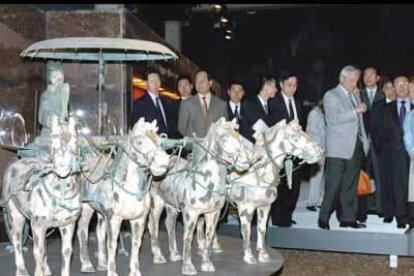 El alcalde de Barcelona Joan Clos, y una delegación de cultura china inaugurarónla exposición los 