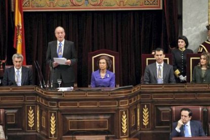 El Rey Juan Carlos durante su discurso ante los parlamentarios. Foto: CHEMA MOYA | EFE