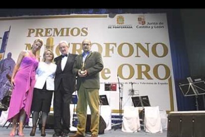 Uno de los momentos más emotivos fue cuando subió a escenario la hermana de Miguel Ángel Blanco, concejal vasco asesinado por ETA, para recoger un galardón.