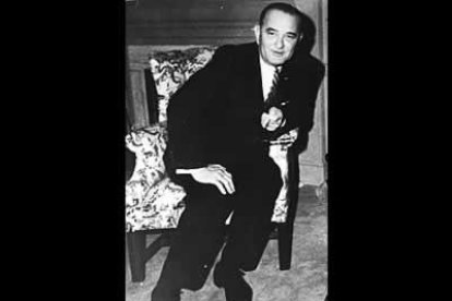 Fue vicepresidente de Kennedy y le sucedió tras el magnicidio. Consiguió la reelección en 1964. Bajo su mandato, Estados Unidos completó su despliegue militar en Vietnam.