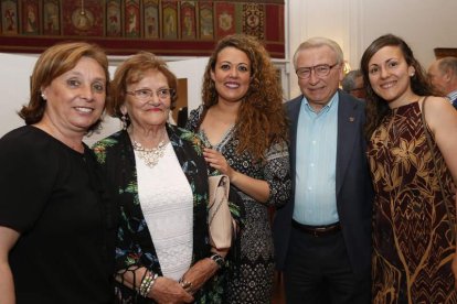 Baza, Mercedes García y Rosana (Alzhéimer León), Martín Manceñido (Donantes de Sangre) y Marta Mejías. JESÚS
