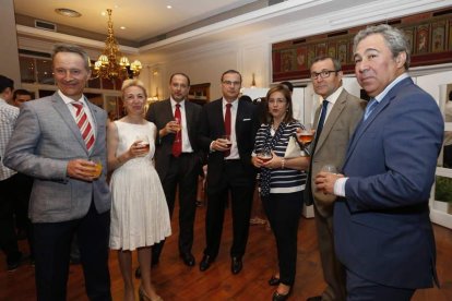 Treceño (Academia Básica), María Marcos (comisaria provincial), Ramos (Policía Nacional), Campana (Defensa), González (Economistas), Migens (Guardia Civil) Joaquín Torné (Diario de León). jesús