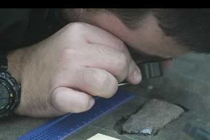 No se había localizado antes porque en la zona en la que cayó había maquinaria y cajas.