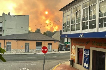 Fuego en las proximidades de las casas. DL