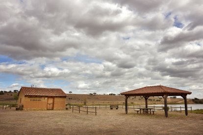 La Garza Real, el observatorio de aves en la laguna de Jiménez de Jamuz. DANIEL PISABARRO