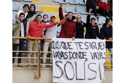 Los seguidores de Solís en la grada. MARCIANO PÉREZ