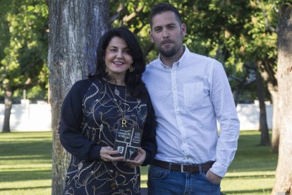 Ruth Fernández recogió el premio del Club Ritmo.